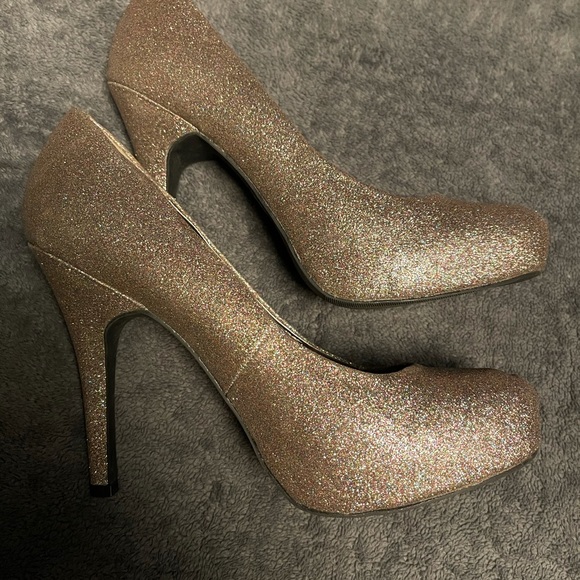 Shoes/heels - Picture 7 of 9